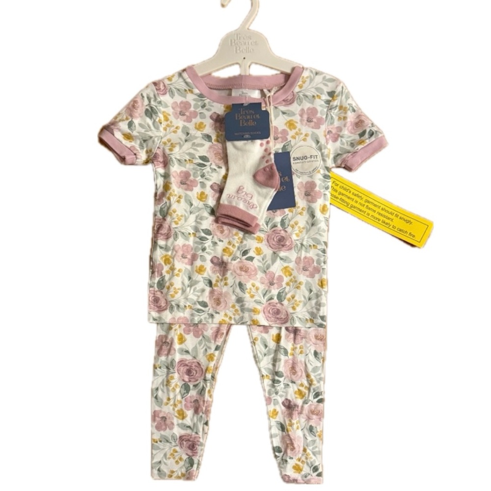 Très Beau et Belle Little Girl Pajama Set W/Socks